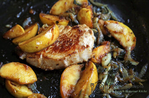 schweinefleisch-mit-apfel-und-zwiebel