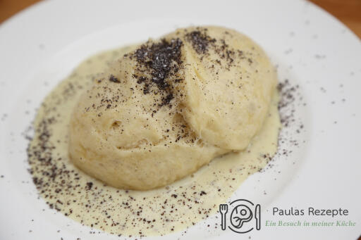 Dampfnudeln mit Vanillesoße und Mohnzucker Dampfnudeln