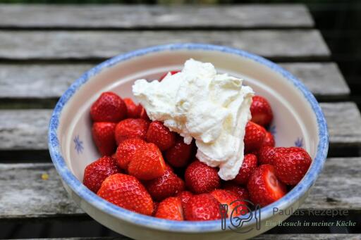 Erdbeeren mit Schlagsahne erdbeeren mit sahne