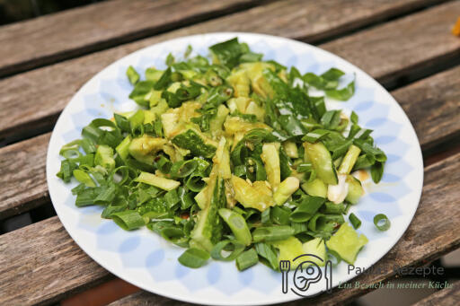 Chinesischer Gurkensalat aus geschlagenen Gurken gurkensalat chinesisch