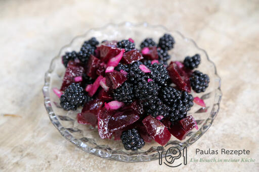 rote-beete-salat-mit-brombeeren
