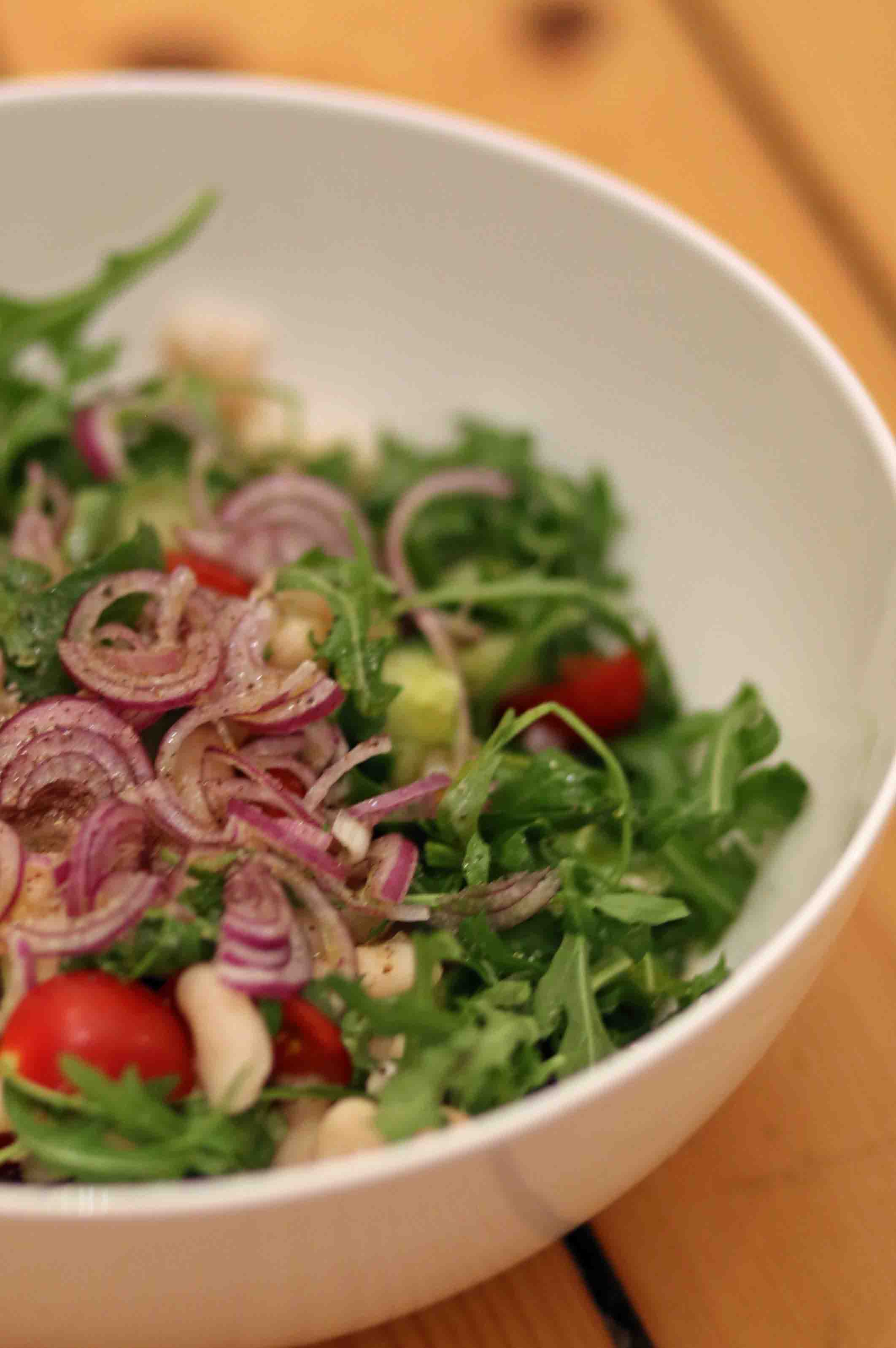 Salat mit Rauke, Tomaten und weissen Bohnen